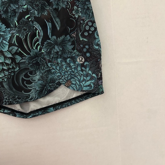 lululemon athletica Black and Teal Patterned Women's Athletic Shorts size 6 - Picture 8 of 12